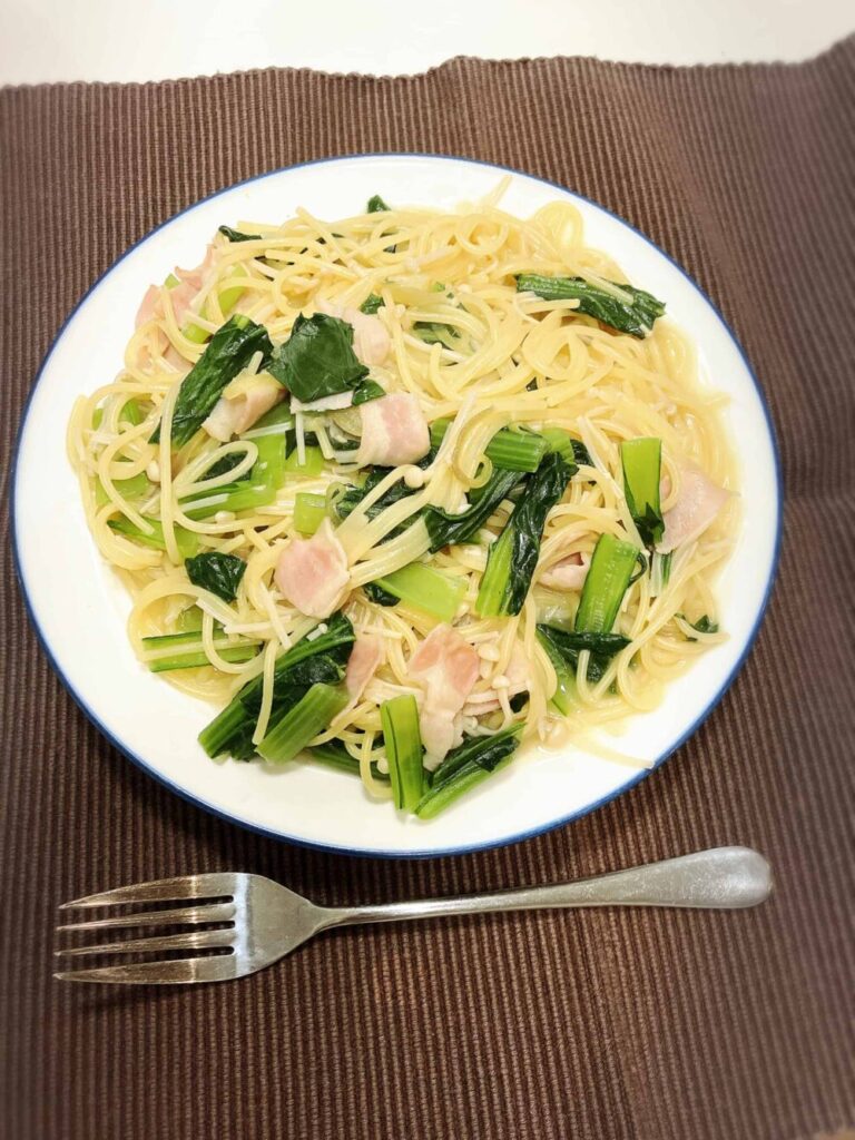 小松菜とベーコンのパスタ