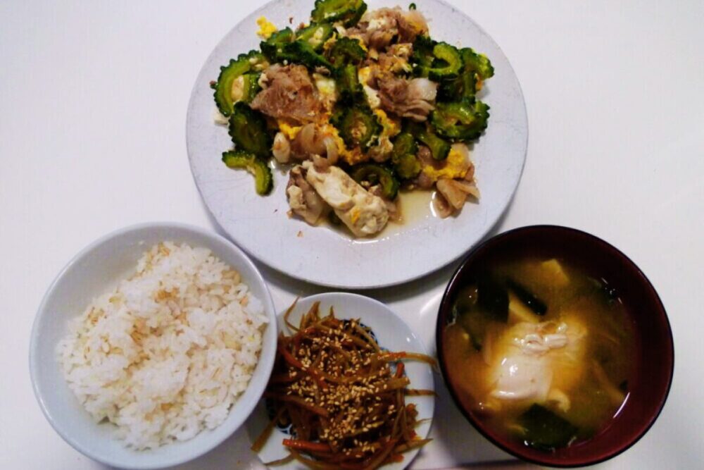 夕飯ゴーヤチャンプルーきんぴらなど